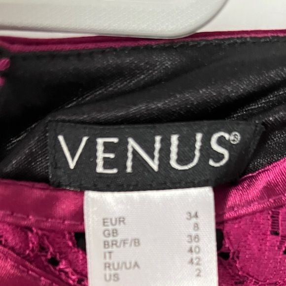 Mid length dress - Picture 3 of 4